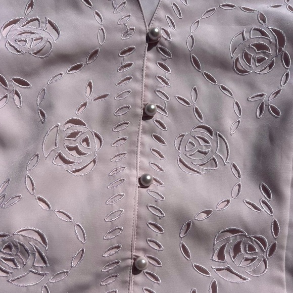 Laura Scott vintage 80s light pink pastel button up bouse with floral cutouts - Picture 3 of 5